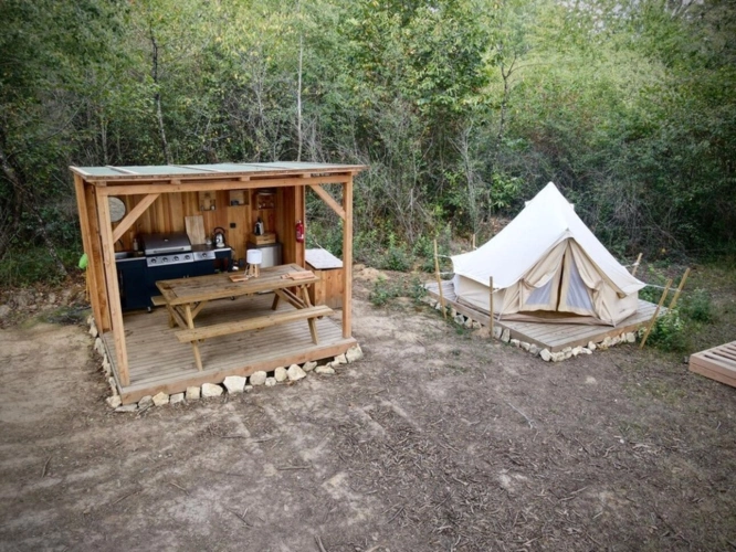 Photos 6 - Forestière - Opportunité d'affaires exceptionnelle : domaine de 24 hectares comprenant 15 hectares d'étangs, parfait pour divers projets touristiques et commerciaux. Avec une activité de location de tentes glampin