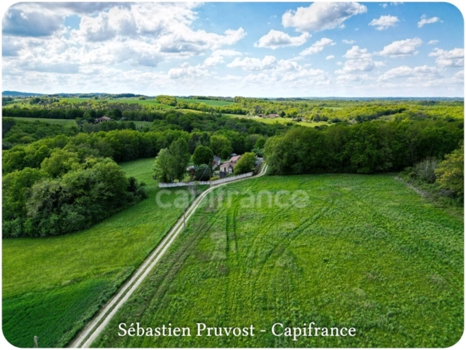 Photos 2 - Prestige - Propriete à vendre 6 pièces proche de BRANTOME (24), site en sommet de colline, clos de murs, piscine, annexe, dépendances