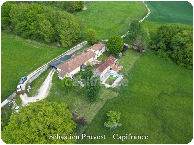 Photos 3 - Prestige - Propriete à vendre 6 pièces proche de BRANTOME (24), site en sommet de colline, clos de murs, piscine, annexe, dépendances