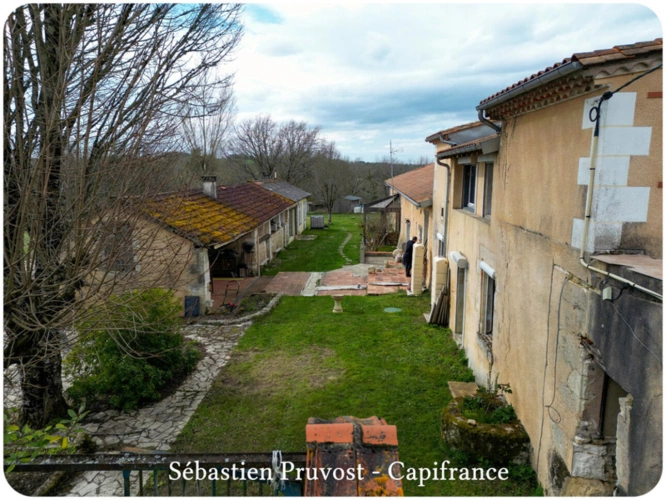 Photos 7 - Prestige - Propriete à vendre 6 pièces proche de BRANTOME (24), site en sommet de colline, clos de murs, piscine, annexe, dépendances
