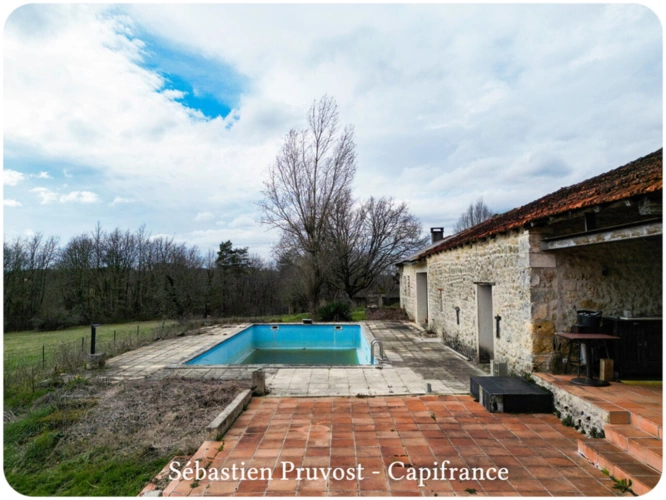 Photos 15 - Prestige - Propriete à vendre 6 pièces proche de BRANTOME (24), site en sommet de colline, clos de murs, piscine, annexe, dépendances