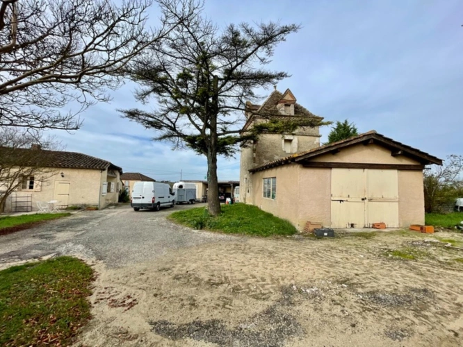 Photos 7 - Prestige - Hameau Authentique T15 à vendre, avec Maison et 6 logements indépendants et une vue panoramique-Saint-Vincent-Lespinasse (82)