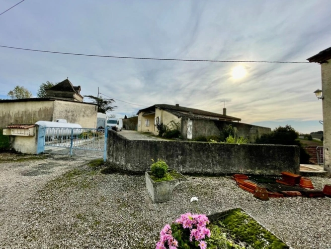 Photos 33 - Prestige - Hameau Authentique T15 à vendre, avec Maison et 6 logements indépendants et une vue panoramique-Saint-Vincent-Lespinasse (82)