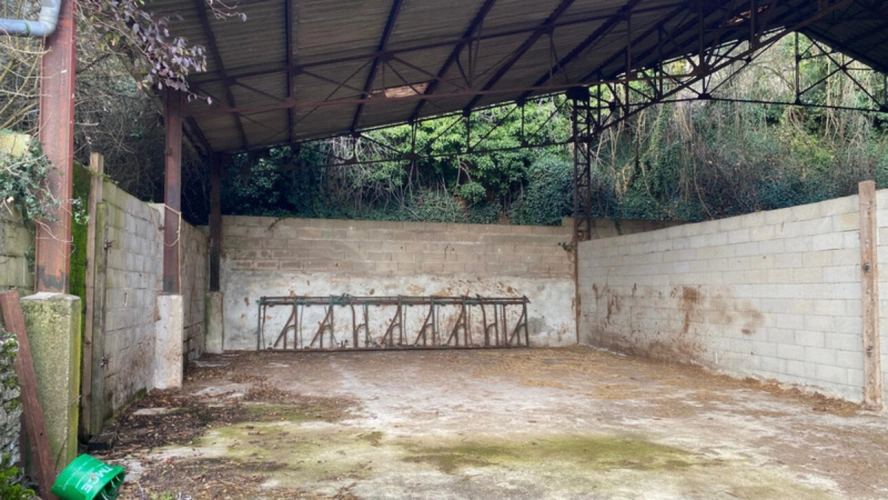 Photos 4 - Tourist - Agricultural property in the heart of a peaceful village for sale, 5 rooms, MASSANGIS (89) - Sheds -