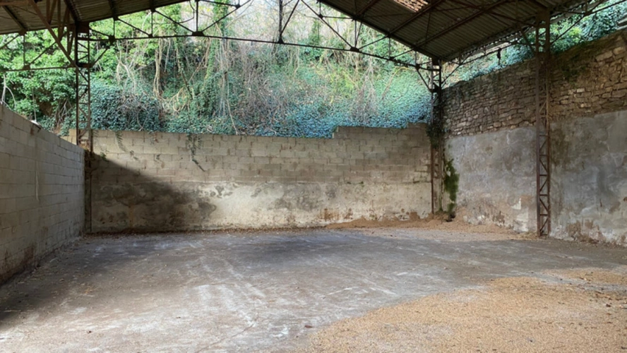 Photos 5 - Tourist - Agricultural property in the heart of a peaceful village for sale, 5 rooms, MASSANGIS (89) - Sheds -