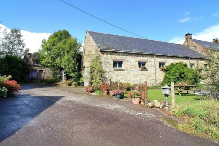 Photos 2 - Touristique - LOCMALO EN CAMPAGNE PROPRIÉTÉ DE 7 PIECES DE 188M² AVEC HANGAR ET DÉPENDANCES PARCELLE DE 5000m²
