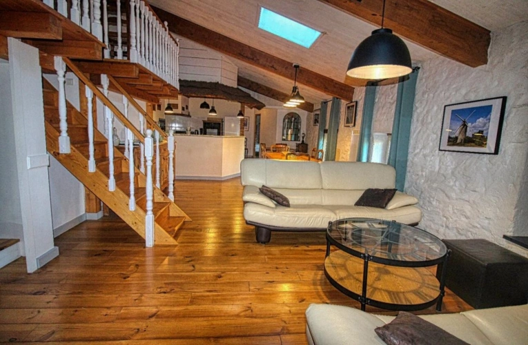 Photos 15 - Tourist - Character property