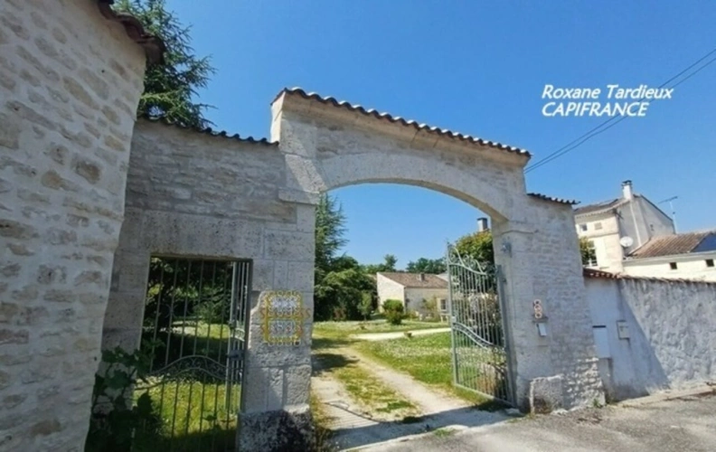 Photos 4 - Prestigious - Propriete à vendre 13 pièces ROUILLAC (16) propriété d'env 314 m2 avec garages sur 4800 m2 de terrain