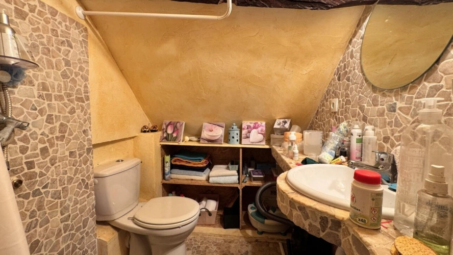 Photos 10 - Tourist - House