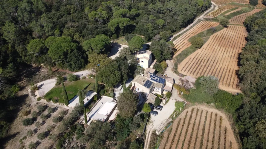 Photos 1 - Touristique - Propriété avec piscine, oliveraie et vignoble