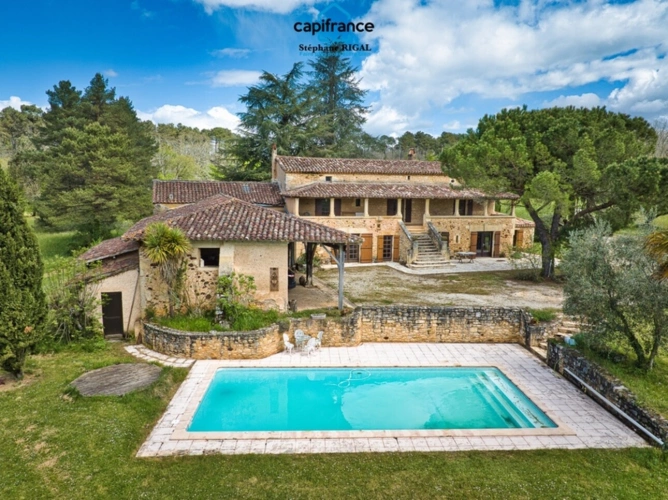 Photos 1 - Équestre - Propriete à vendre 7 pièces FUMEL (47) Propriété de 230m2 sur 11ha de prairie et de bois. Piscine et lac