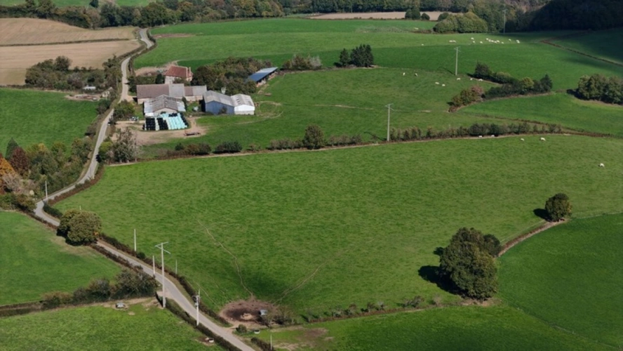 Photos 3 - Touristique - Propriete à vendre 10 pièces proche de LA CHATRE (36) Ancienne seigneurie de 160 m² avec dépendances