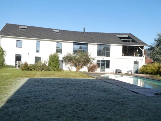 Photos 1 - Touristique - VAGNEY (88)Propriété d'exception T8  avec un appartement T3 exploité en location saisonnière , piscine , terrain 900m².               avec piscine, terrain 900m²