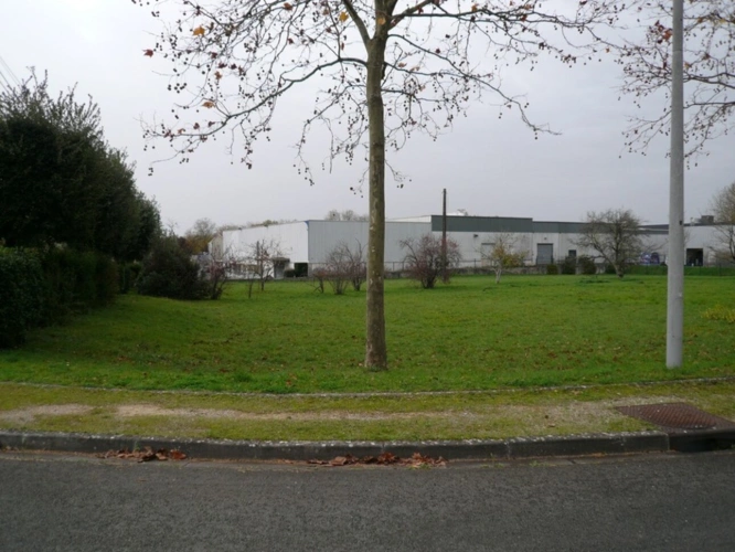 Photos 3 - Foncière -  CHATEAUBERNARD (16) Terrain en Zone Urbaine à Vocation Economique 