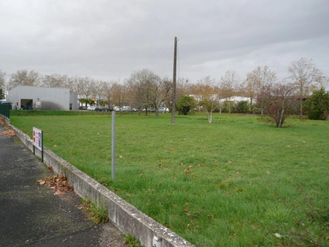 Photos 9 - Foncière -  CHATEAUBERNARD (16) Terrain en Zone Urbaine à Vocation Economique 