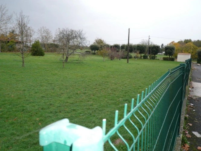 Photos 10 - Foncière -  CHATEAUBERNARD (16) Terrain en Zone Urbaine à Vocation Economique 