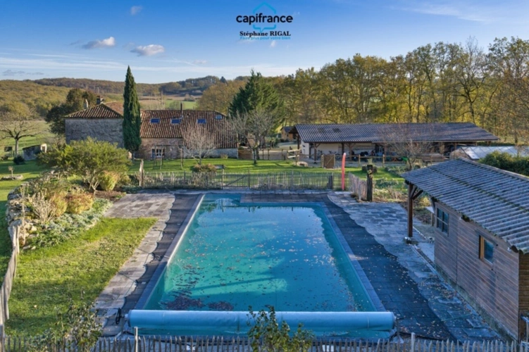 Photos 1 - Équestre - Propriété à vendre 8 pièces, propriété de 220m2 chalet - boxes à chevaux - dépendances sur 7ha de terrain