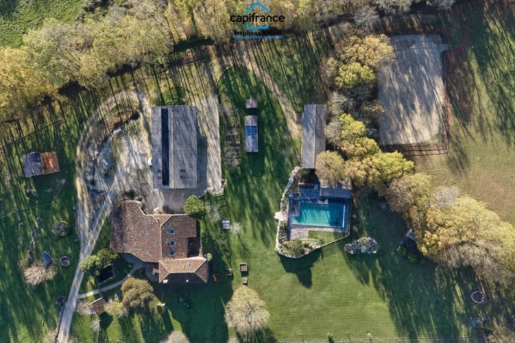 Photos 2 - Équestre - Propriété à vendre 8 pièces, propriété de 220m2 chalet - boxes à chevaux - dépendances sur 7ha de terrain