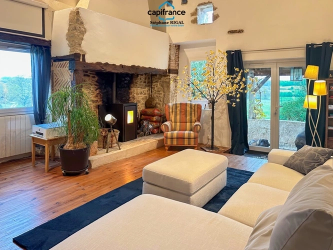 Photos 16 - Équestre - Propriété à vendre 8 pièces, propriété de 220m2 chalet - boxes à chevaux - dépendances sur 7ha de terrain