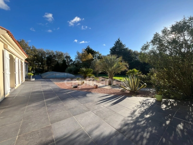 Photos 6 - Touristique - À 6 minutes de l’océan, propriété à fort potentiel dans un cadre naturel d’exception