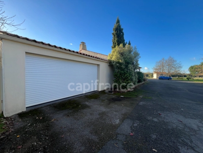 Photos 9 - Touristique - À 6 minutes de l’océan, propriété à fort potentiel dans un cadre naturel d’exception