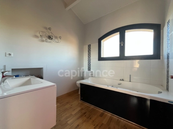 Photos 21 - Touristique - À 6 minutes de l’océan, propriété à fort potentiel dans un cadre naturel d’exception