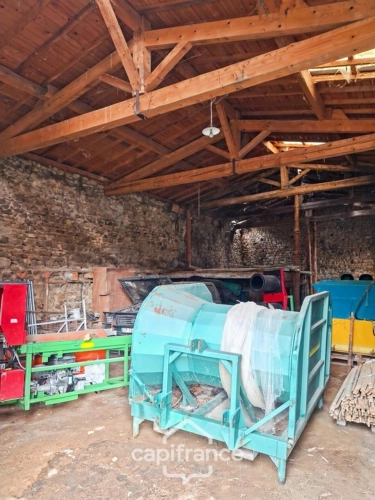 Photos 3 - Touristique - Grange de plus de 135 m² à vendre CELLES SUR DUROLLE (63)