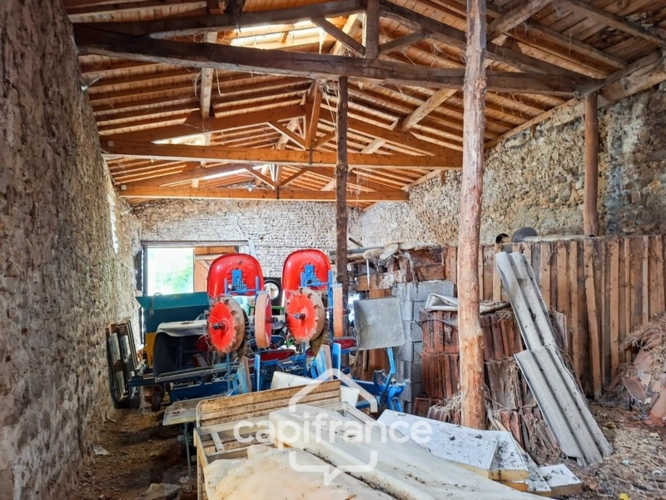 Photos 5 - Touristique - Grange de plus de 135 m² à vendre CELLES SUR DUROLLE (63)