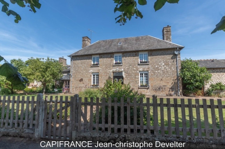 Photos 4 - Prestigious - 4 bedroom character stone house on 6 acre land