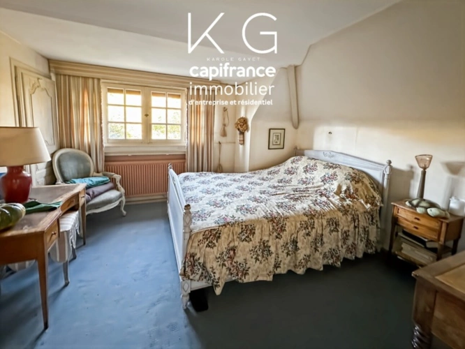 Photos 8 - Prestige - Gonneville-sur-Honfleur, maison de famille à rénover sur terrain de 3 700 m² avec 5 chambres et grandes dépendances, à 10 min d’Honfleur et 20 min de Deauville