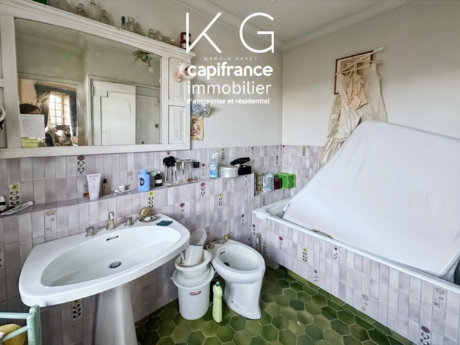 Photos 10 - Prestige - Gonneville-sur-Honfleur, maison de famille à rénover sur terrain de 3 700 m² avec 5 chambres et grandes dépendances, à 10 min d’Honfleur et 20 min de Deauville