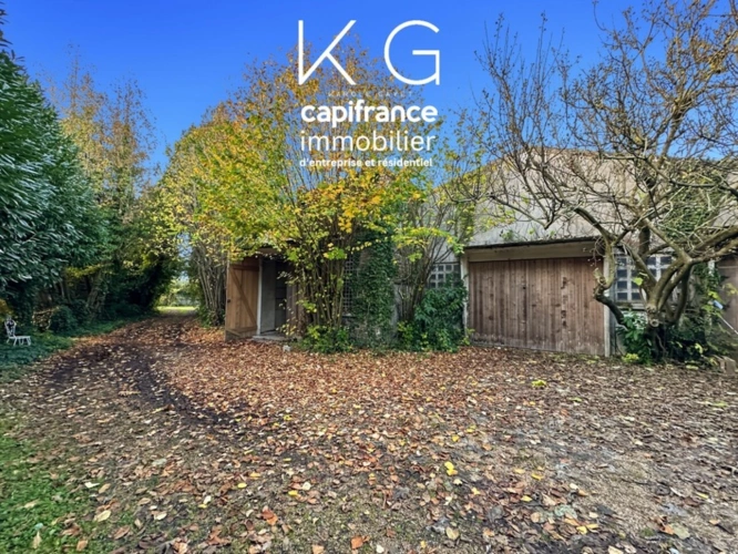 Photos 12 - Prestige - Gonneville-sur-Honfleur, maison de famille à rénover sur terrain de 3 700 m² avec 5 chambres et grandes dépendances, à 10 min d’Honfleur et 20 min de Deauville