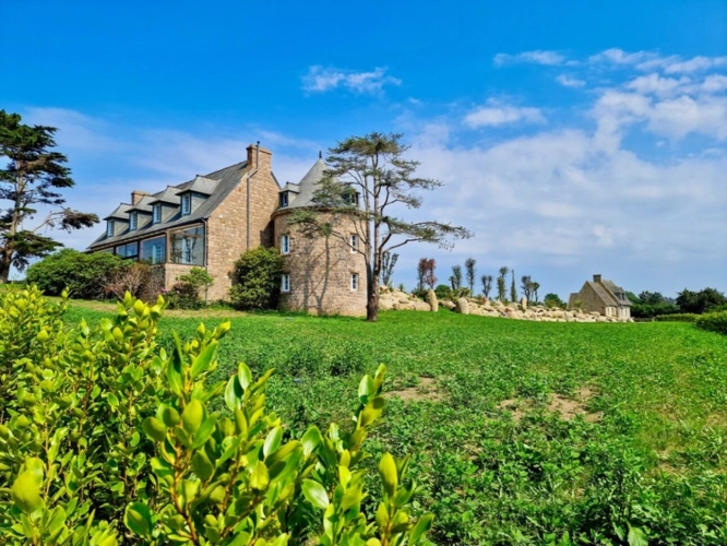 Photos 3 - Prestige - Propriete à vendre 12 pièces PLOUGRESCANT (22)