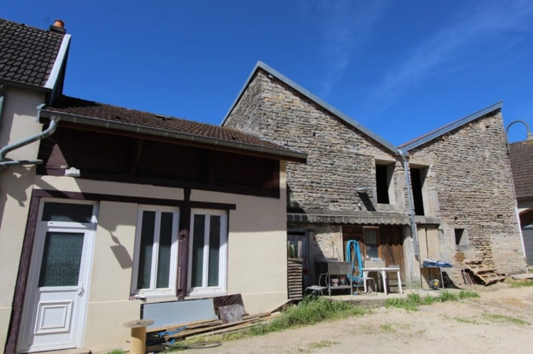 Photos 1 - Touristique - Dpt Côte d'Or (21), à vendre GISSEY SUR OUCHE Grange P3 + local soit 138 m²