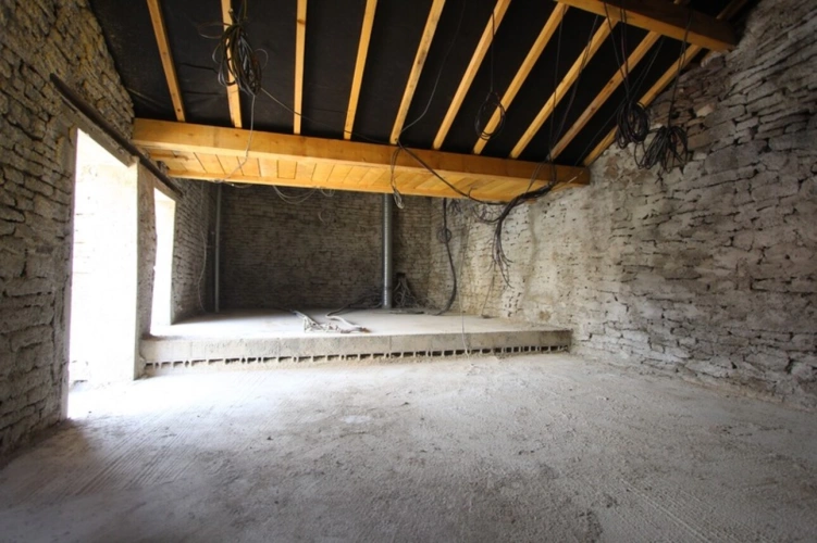 Photos 4 - Touristique - Dpt Côte d'Or (21), à vendre GISSEY SUR OUCHE Grange P3 + local soit 138 m²