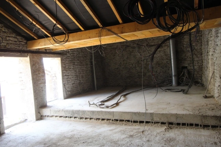 Photos 5 - Touristique - Dpt Côte d'Or (21), à vendre GISSEY SUR OUCHE Grange P3 + local soit 138 m²