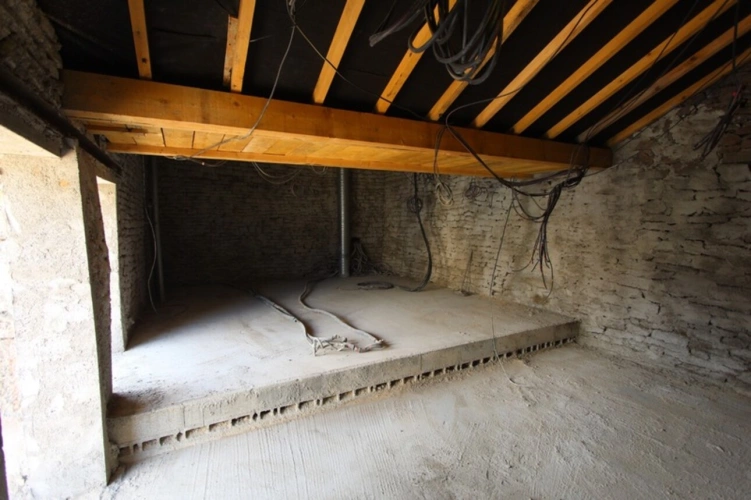 Photos 6 - Touristique - Dpt Côte d'Or (21), à vendre GISSEY SUR OUCHE Grange P3 + local soit 138 m²