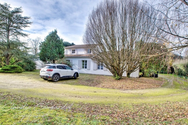 Photos 23 - Prestige - Magnifique propriété de 7 pièces alliant espace, élégance et cadre verdoyant à seulement 10' de LA ROCHELLE