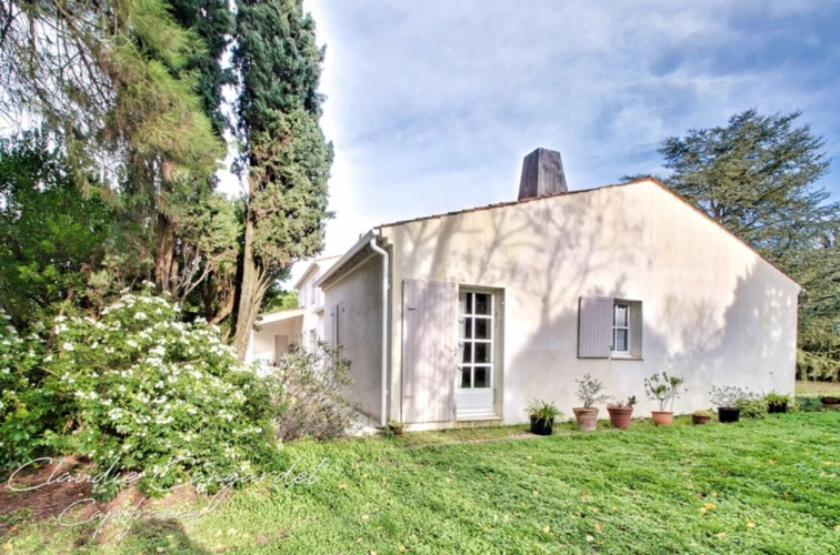 Photos 33 - Prestige - Magnifique propriété de 7 pièces alliant espace, élégance et cadre verdoyant à seulement 10' de LA ROCHELLE