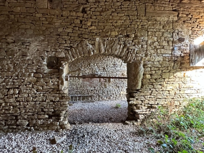 Photos 9 - Touristique - Ensemble de grange et écurie en pierre avec jardin, dans un environnement paisible proche de POUILLY EN AUXOIS (21)