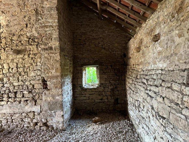 Photos 12 - Touristique - Ensemble de grange et écurie en pierre avec jardin, dans un environnement paisible proche de POUILLY EN AUXOIS (21)