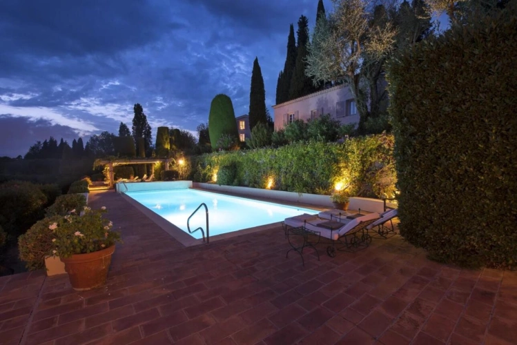 Photos 20 - Prestigious - House