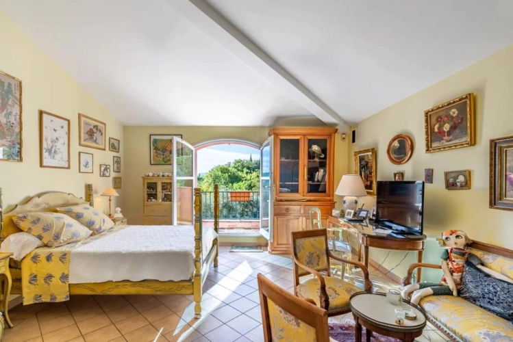 Photos 11 - Prestigious - House