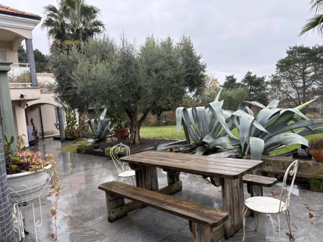 Photos 6 - Prestigious - House