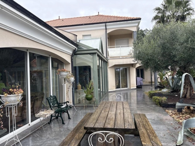 Photos 9 - Prestigious - House