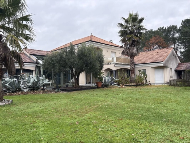 Photos 13 - Prestigious - House