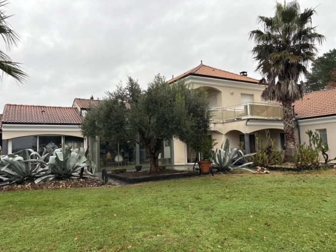 Photos 14 - Prestigious - House