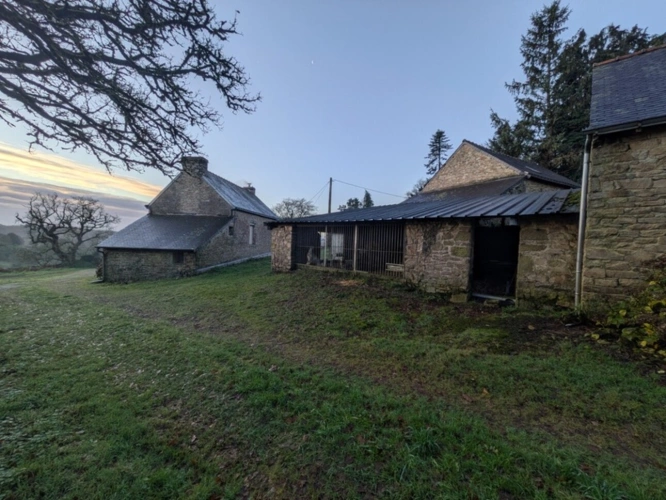 Photos 5 - Prestigious - RARE SUR LE MARCHÉ GRANDE LONGÈRE EN PIERRE AVEC DE NOMBREUSES DÉPENDANCES PARCELLES ATTENANTES DE 14 HECTARES