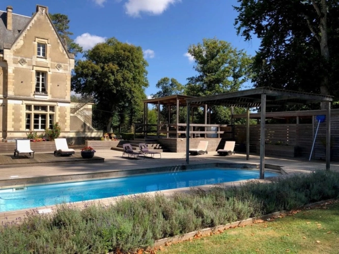 Photos 2 - Équestre - Magnifique château entièrement rénové et propriété équestre à vendre proche de SANCERRE (18)