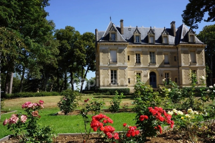 Photos 3 - Équestre - Magnifique château entièrement rénové et propriété équestre à vendre proche de SANCERRE (18)